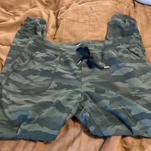 Zyia unwind joggers Camo xl